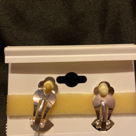 Clip earrings - Picture 2 of 2